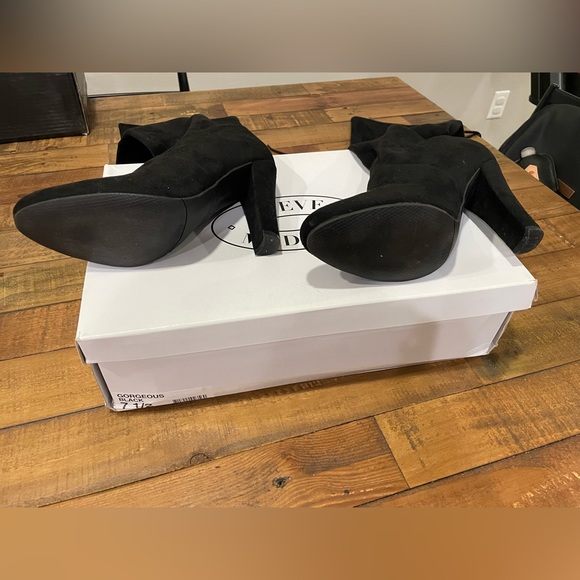 Steve Madden Gorgeous Black Suede Boot - Picture 5 of 6